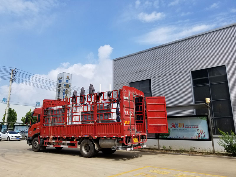 榮大公交候車(chē)亭廠(chǎng)家發(fā)貨案例