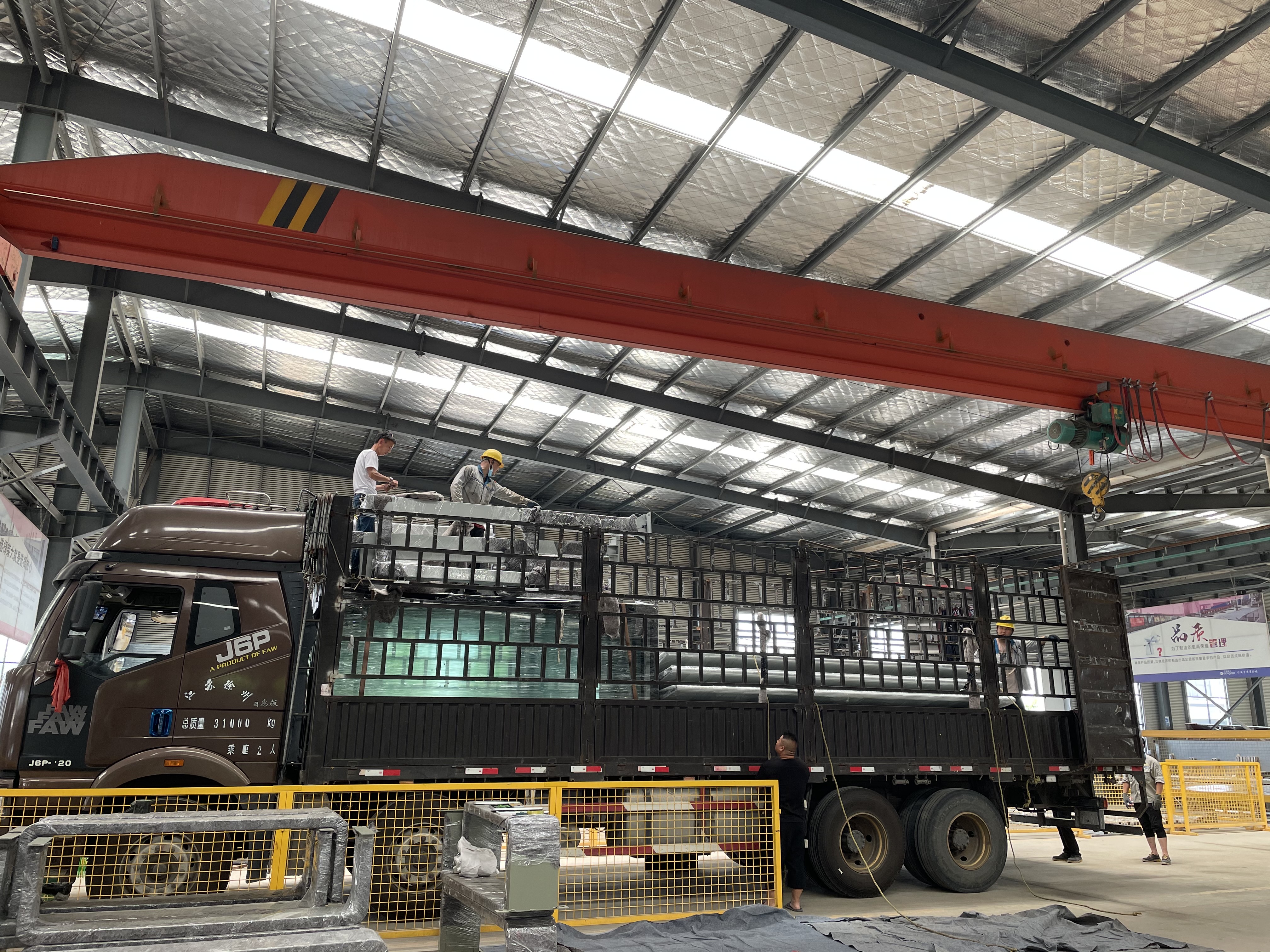 供應鹽城現(xiàn)代候車亭發(fā)貨案例