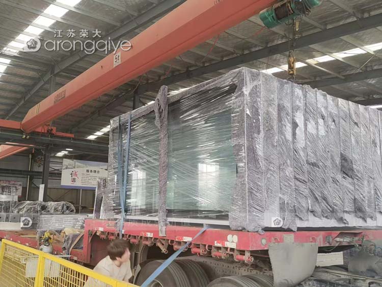 安徽公交站臺發貨正在裝車